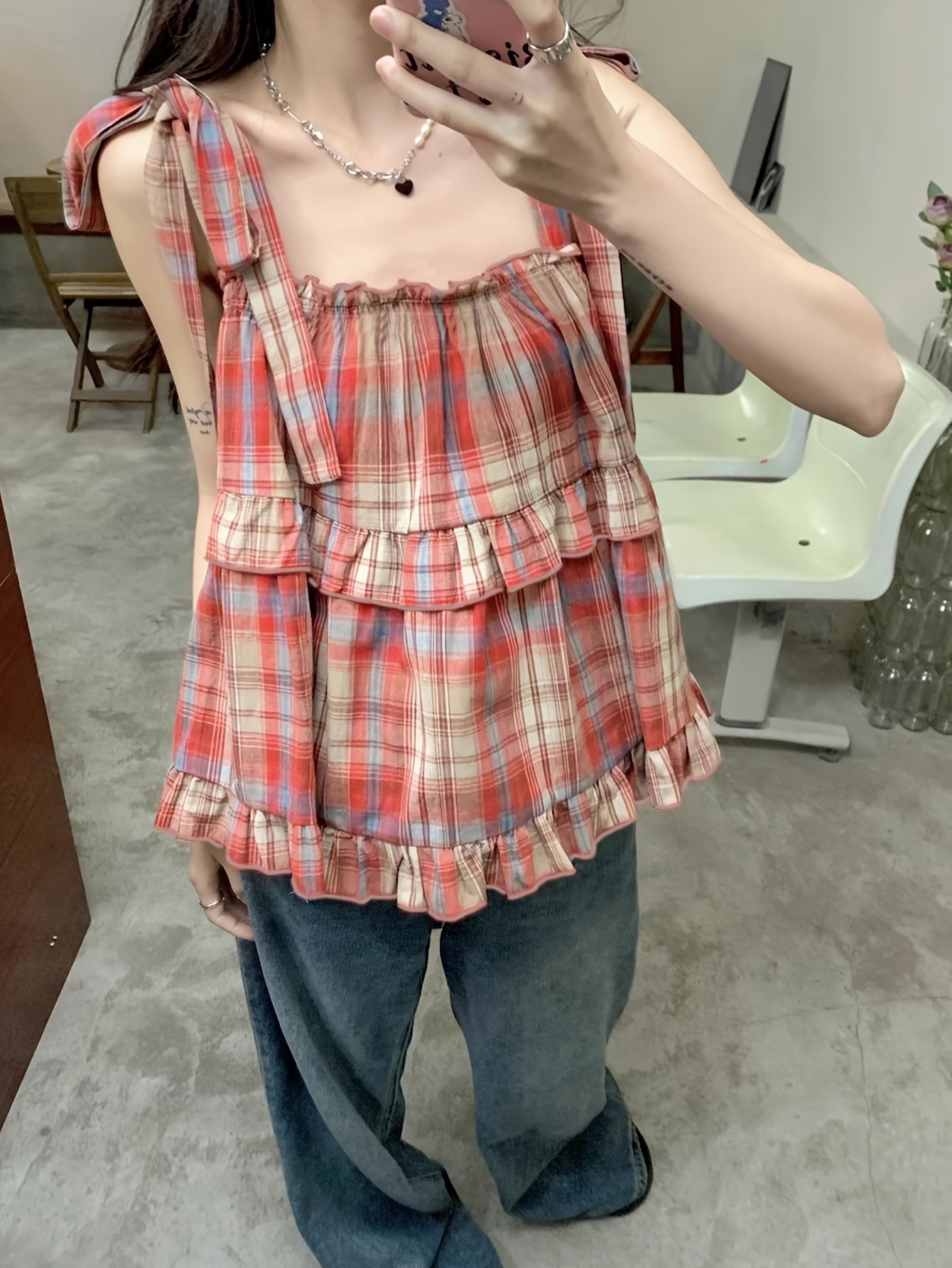 A Comfortable Checkered Top for The Spring And Summer Vibe.