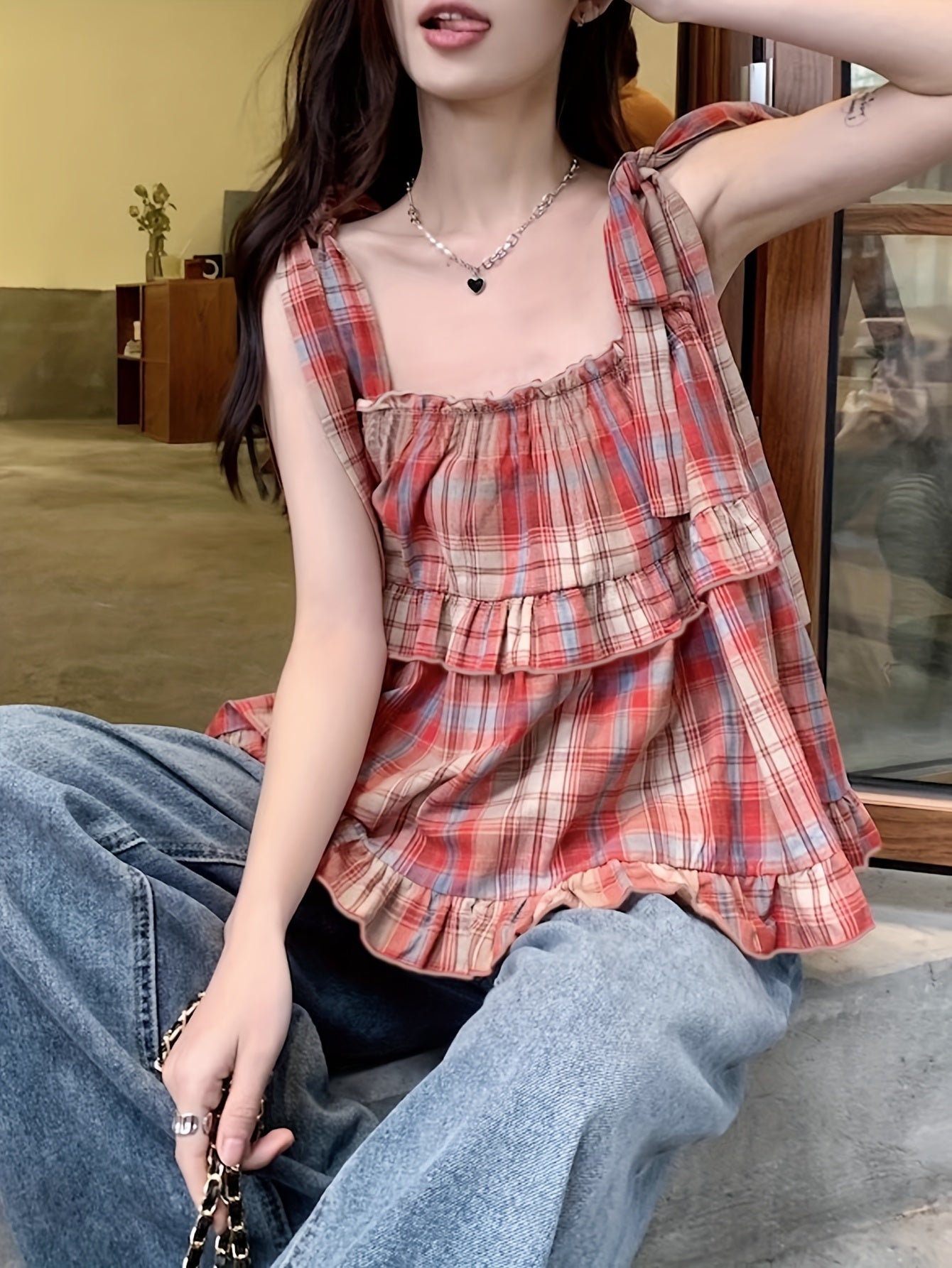 A Comfortable Checkered Top for The Spring And Summer Vibe.
