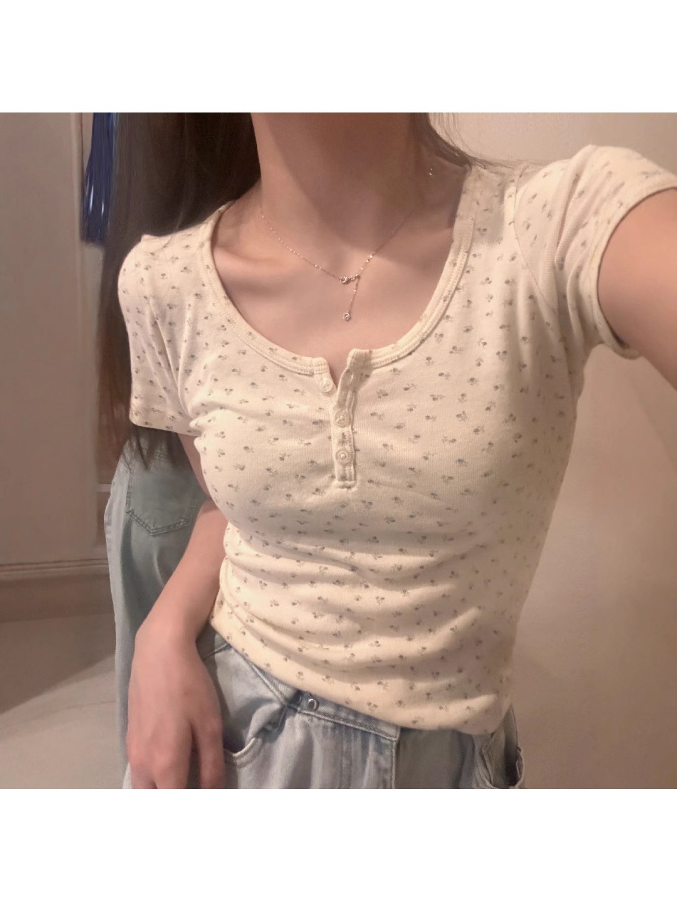 Women'S Slim-Fit Summer Crop Top with Floral Print - Casual V-Neck Short Sleeve T-Shirt, Breathable & Stylish for Casual Attire, Ladies T Shirts